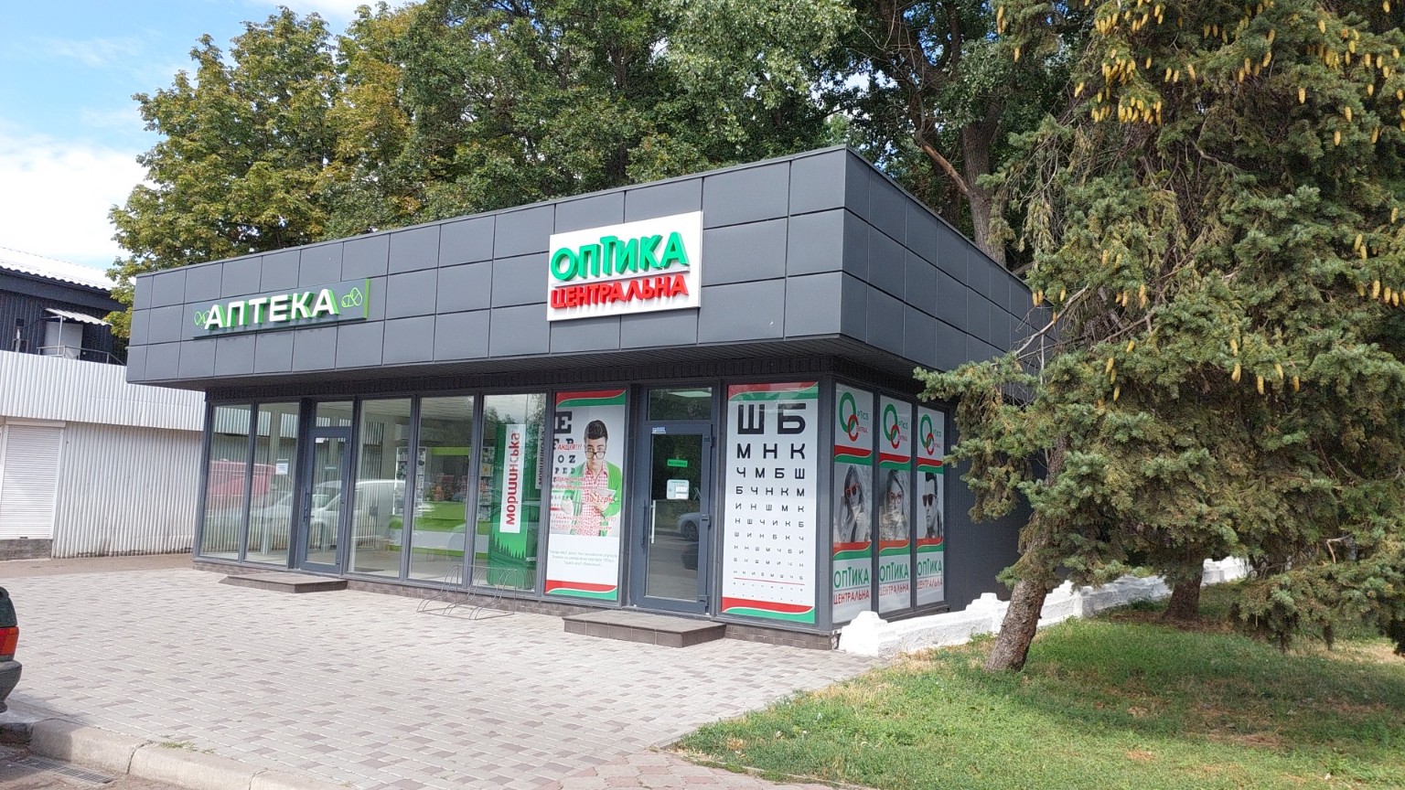 Сучасний фасад ОПТИКА ЦЕНТРАЛЬНА